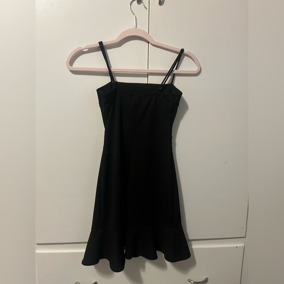 Lucy in the Sky black mini dress with a cutout in the stomach - Picture 3 of 3